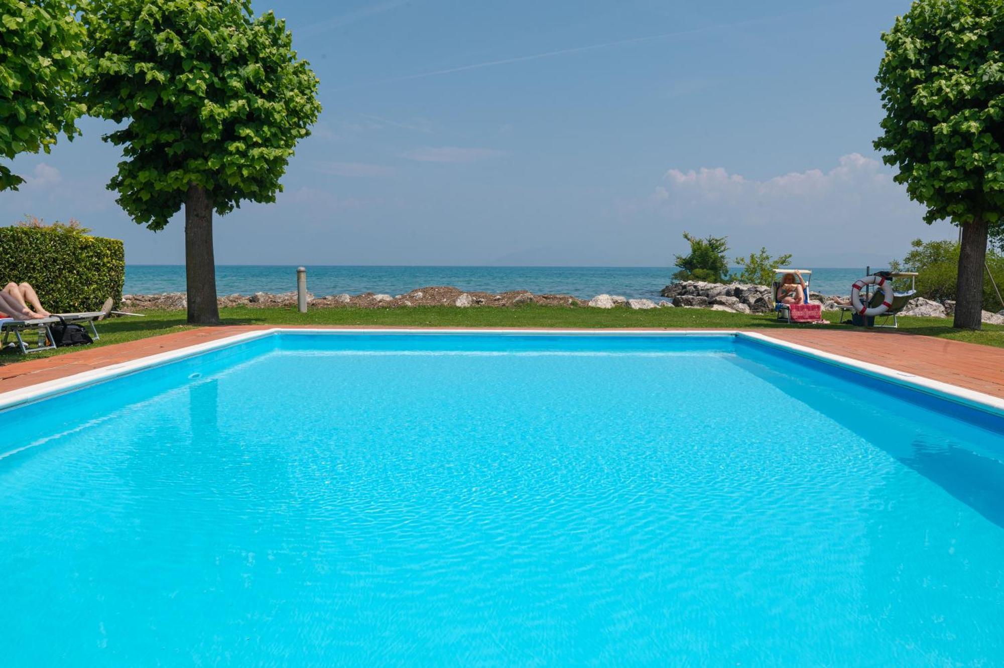 Incantevole Location Fronte Lago Sirmione Buitenkant foto